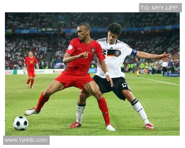 足球球星锁屏壁纸精选：让你与偶像同框，点亮手机屏幕的精彩瞬间